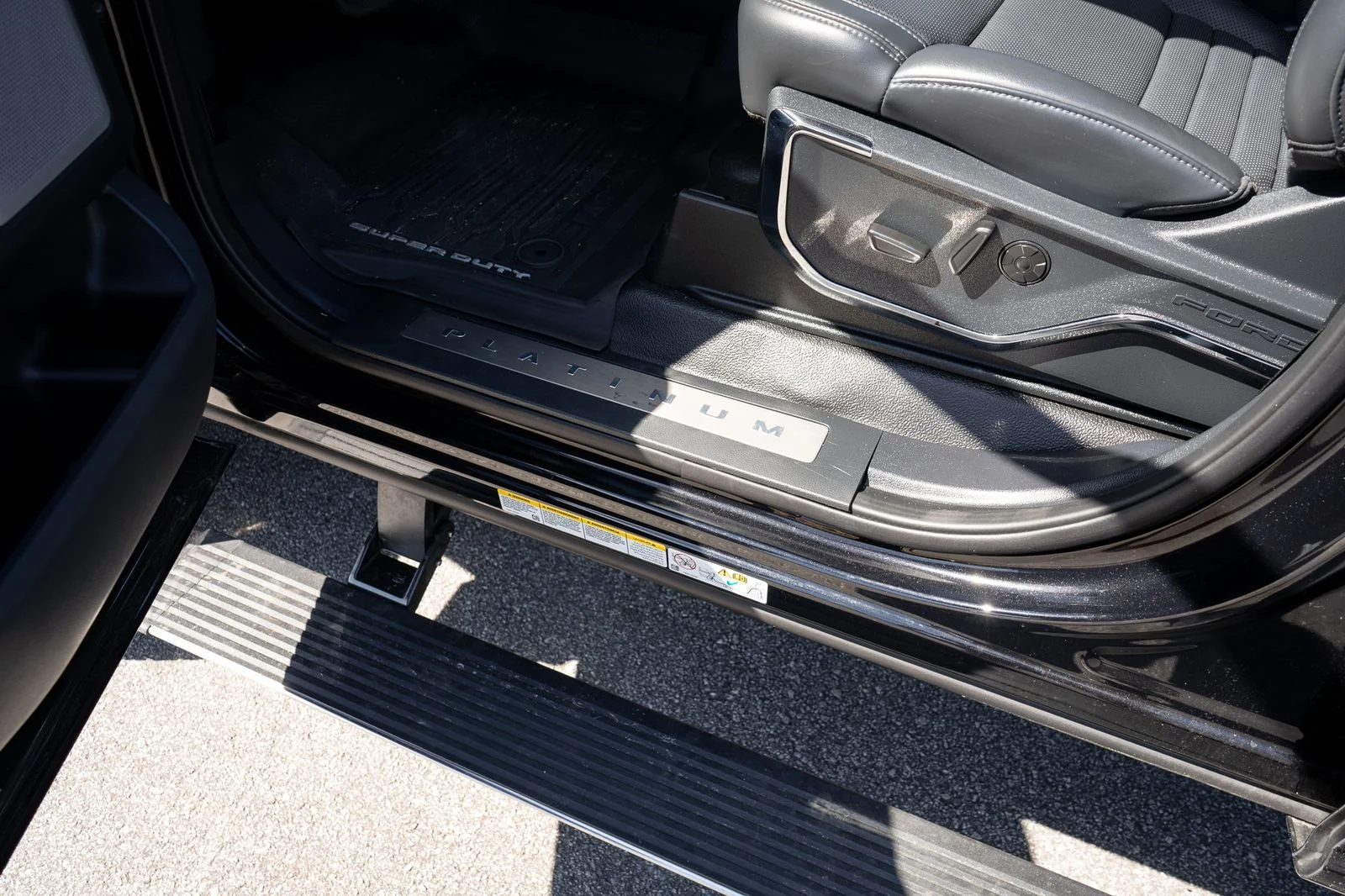 2025 Ford F-450 Super Duty Platinum - Photo 32