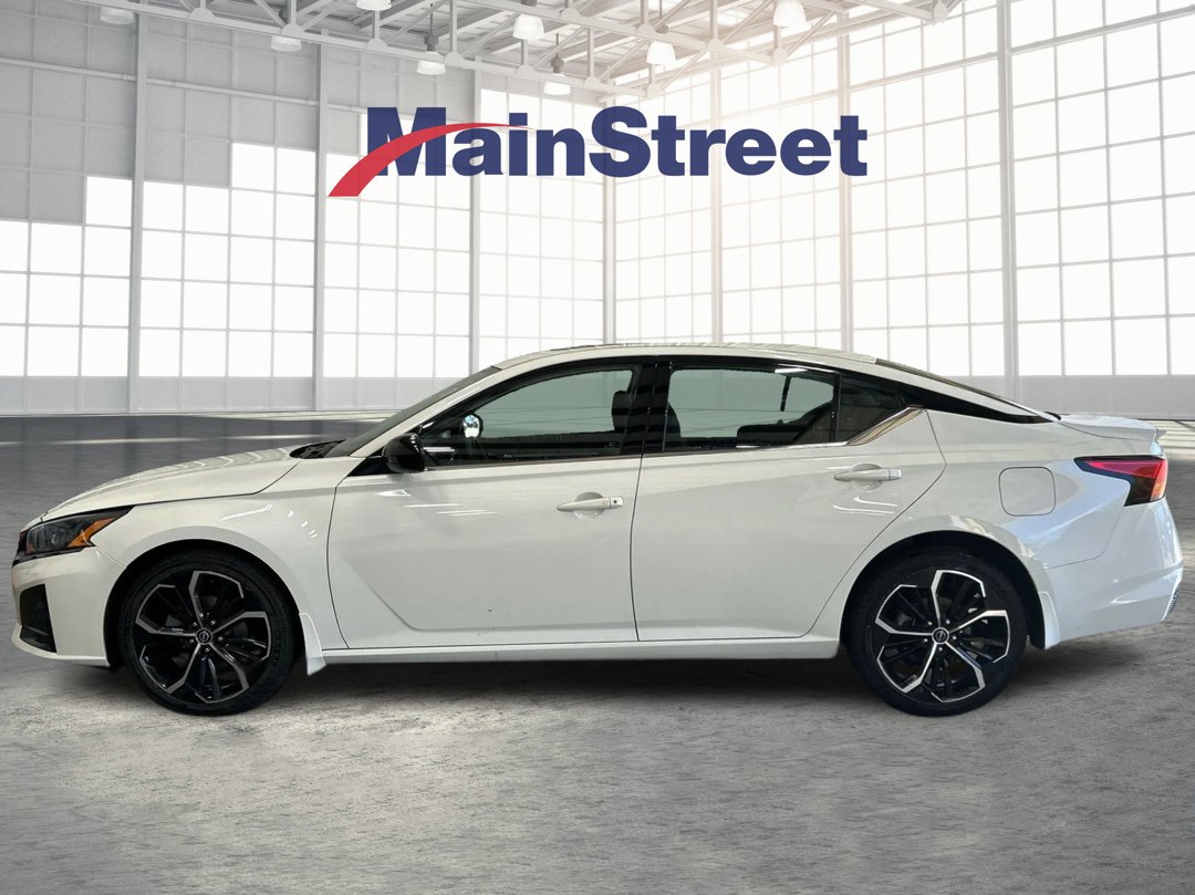 Used 2023 White Nissan 2.5 SR image 2
