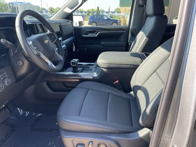 2026 Chevrolet Silverado 1500 LTZ - Photo 11