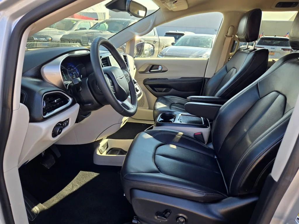 Used 2024 Silver Chrysler Touring L image 19