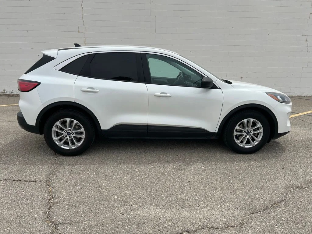 Used 2022 Star White Ford SE image 7