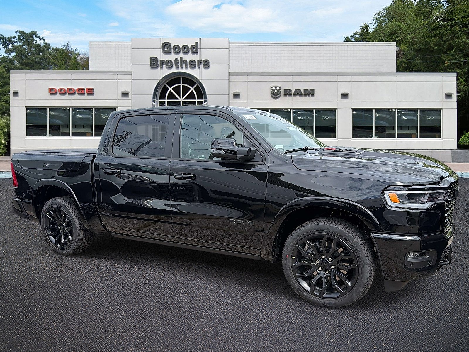 New 2027 Diamond Black Crystal Pearl-Coat Exterior Paint RAM Limited Crew Cab 4x4 5