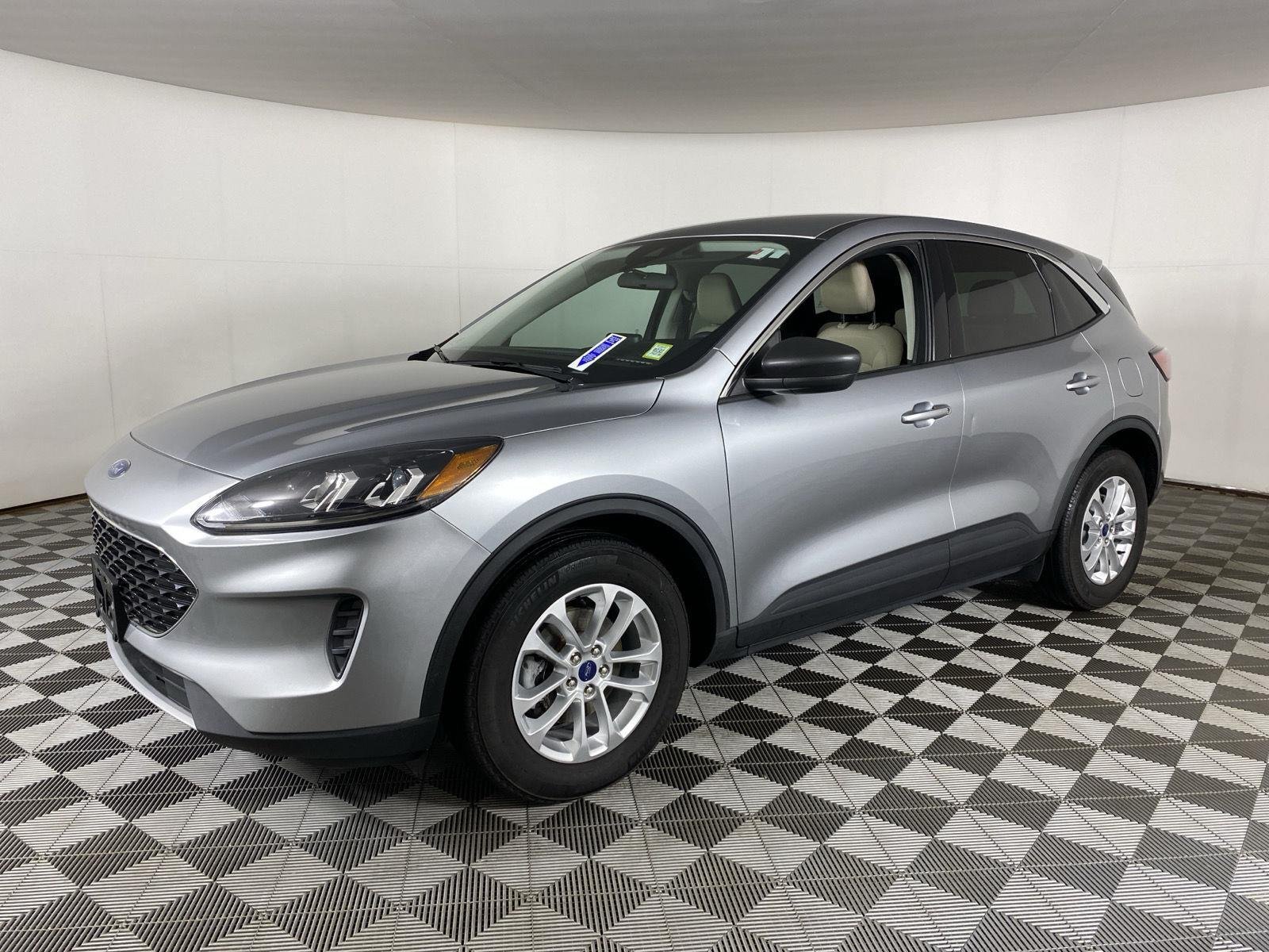 Used 2022 Iconic Silver Ford SE image 6
