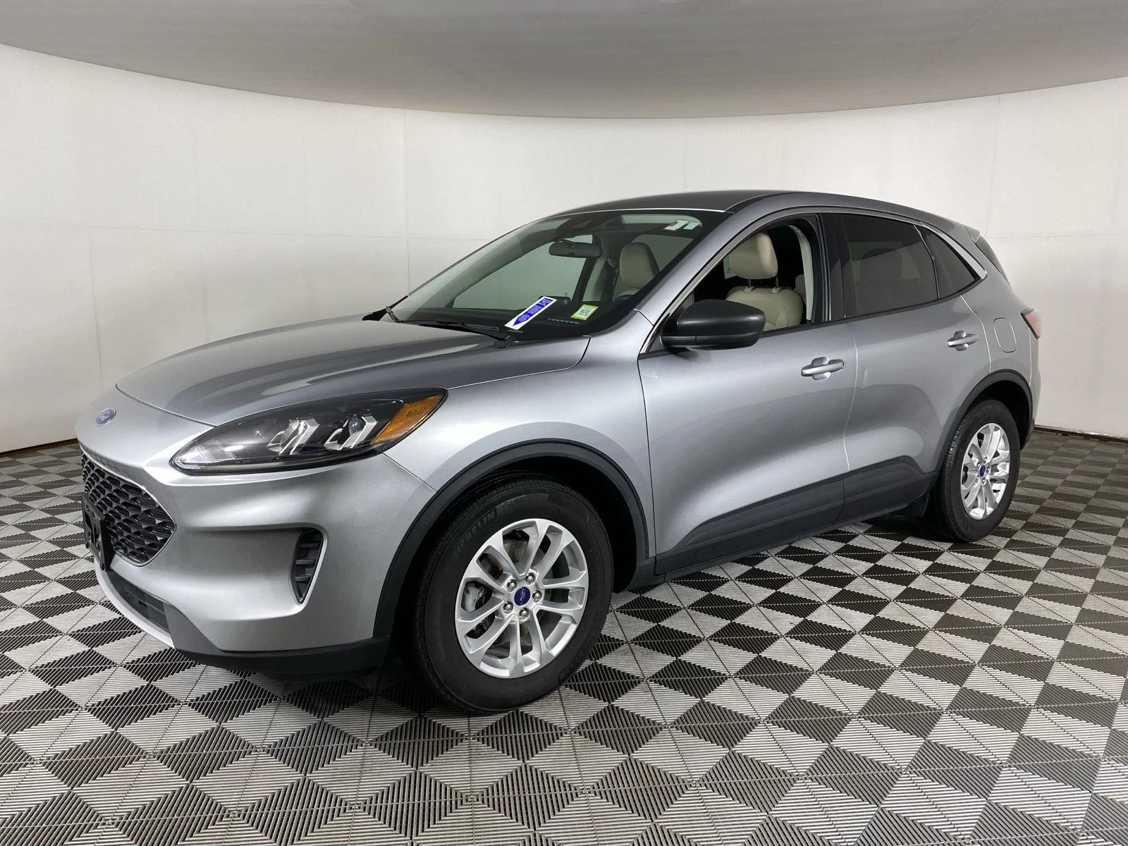 Used 2022 Iconic Silver Ford SE image 6