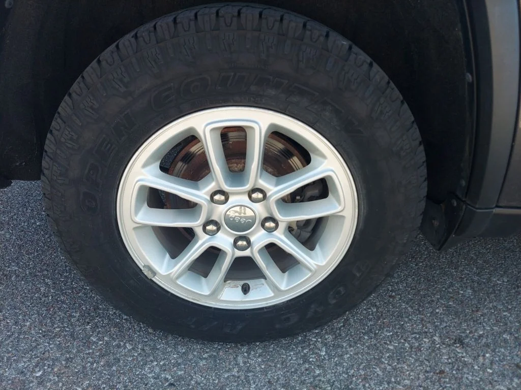 Certified Used 2019 Gray Jeep Laredo E image 9