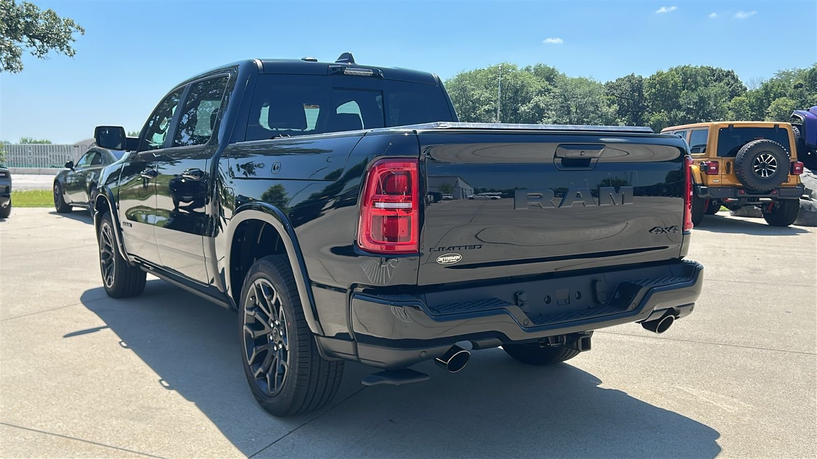 New 2026 Diamond Black Crystal Pearl-Coat Exterior Paint RAM Limited image 6
