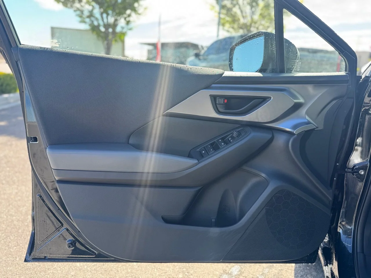 Used 2025 Crystal Black Silica Subaru Base image 9