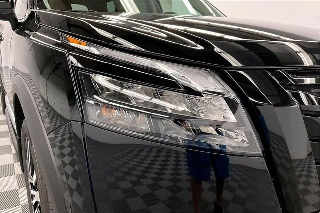 New 2025 Super Black Nissan Platinum image 13