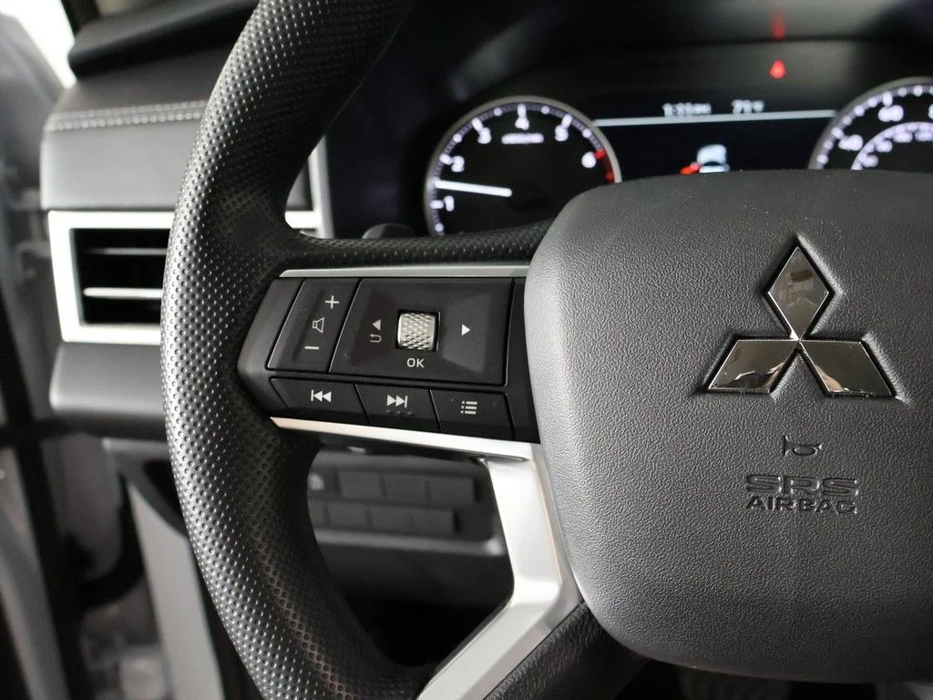 New 2026 White Mitsubishi ES image 39