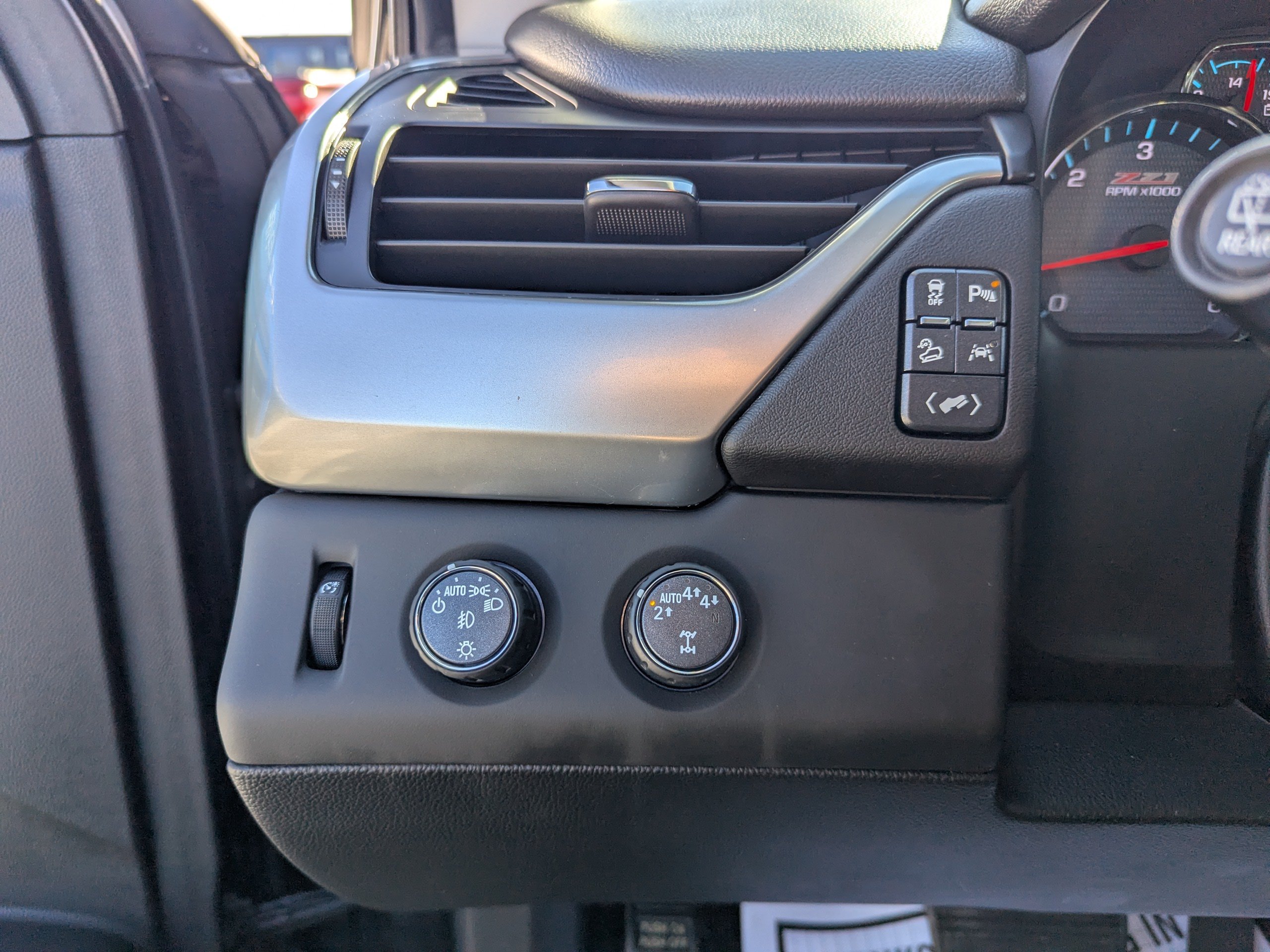 2019 Chevrolet Tahoe LT - Photo 14