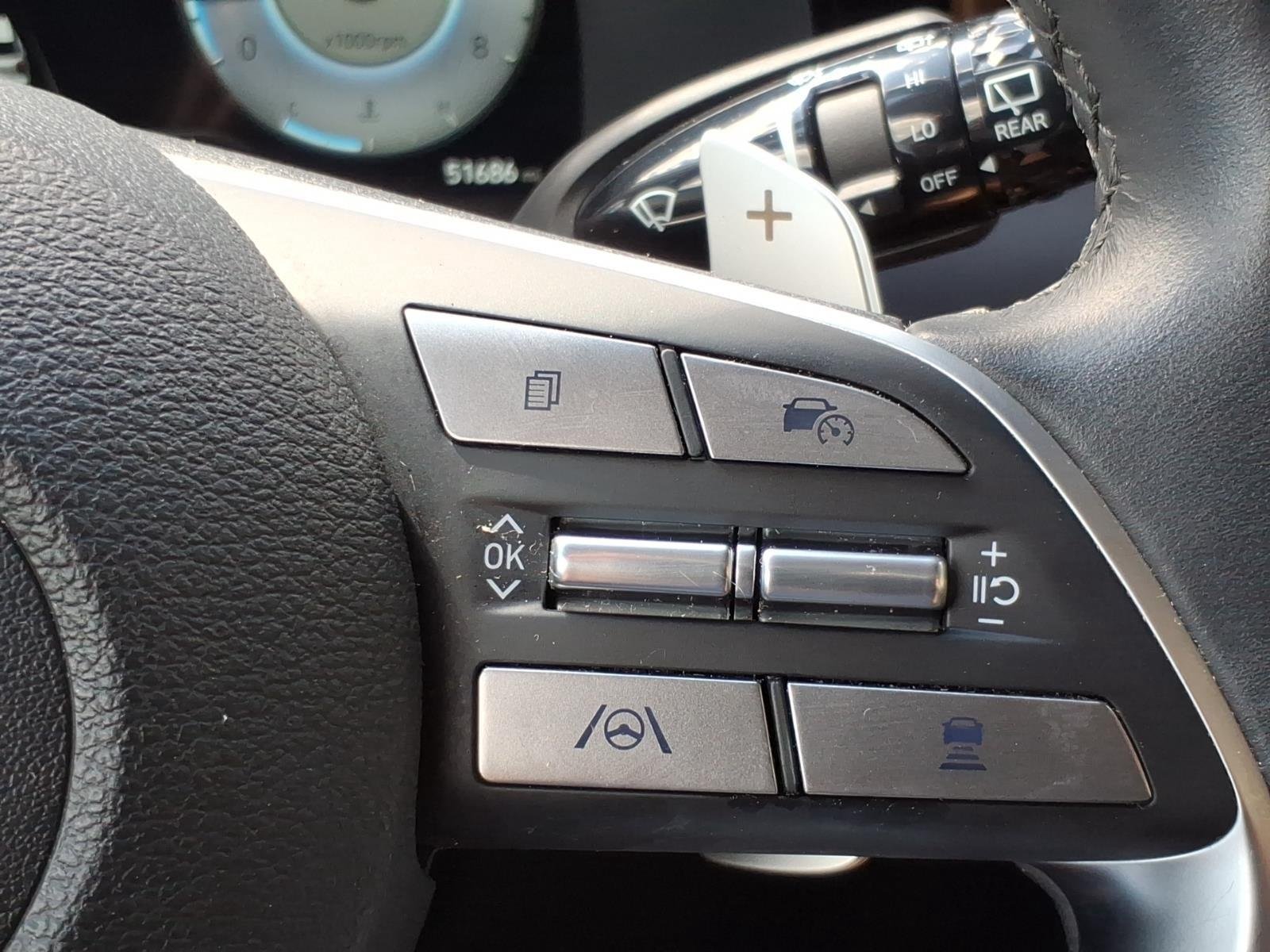 Used 2024 Hyper White Hyundai SEL 7P image 16