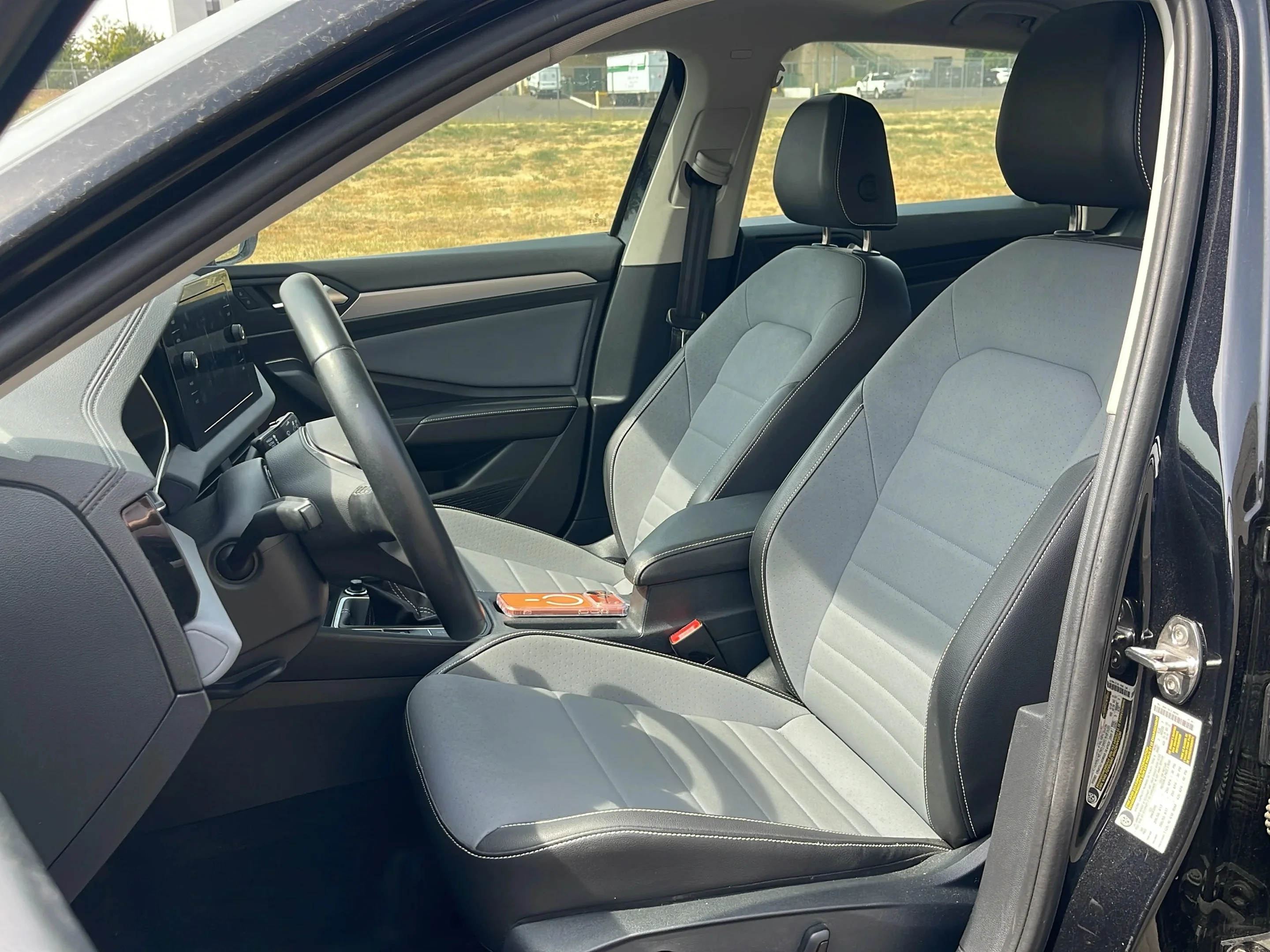 2025 Volkswagen Jetta SE - Photo 10