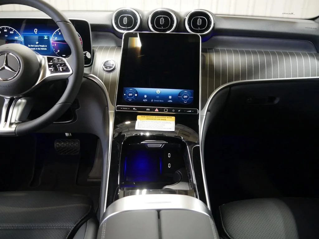 New 2026 Polar White Mercedes-Benz GLC 300 image 24