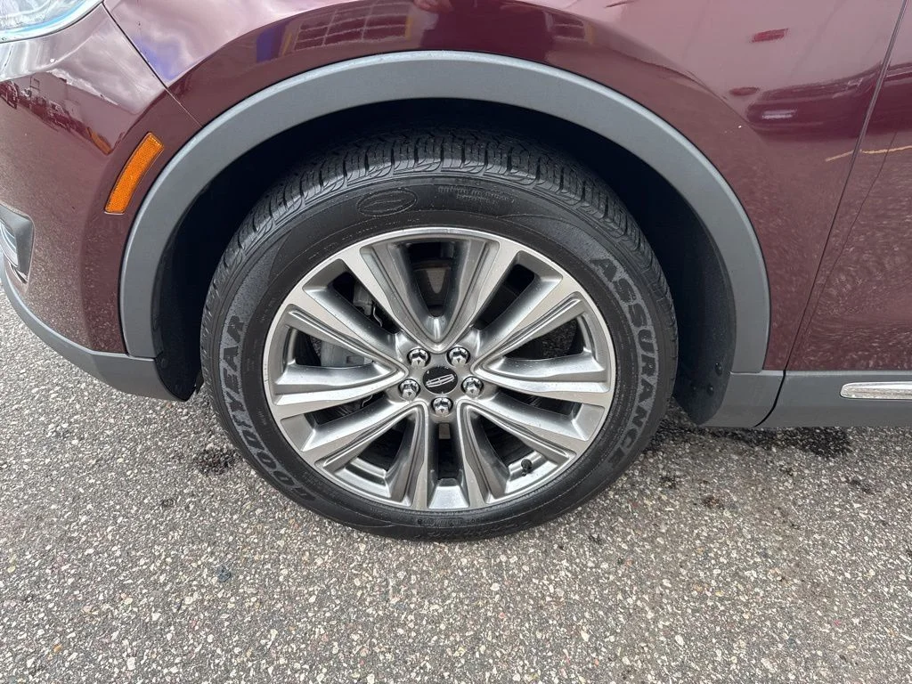 Used 2018 Burgundy Velvet Metallic Tinted Clearcoat Lincoln Reserve image 12