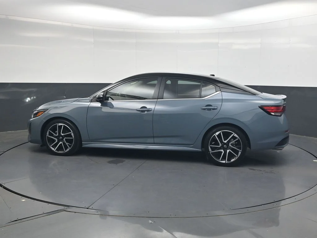 Used 2025 Gray Nissan SR image 12