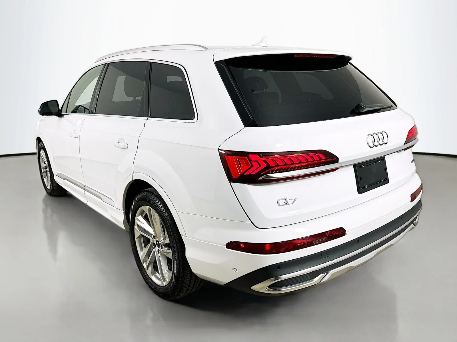 Used 2021 White Audi  image 7
