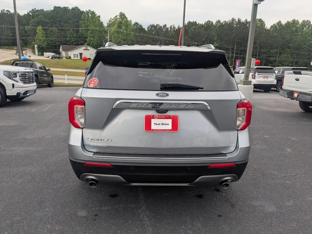 Used 2021  Ford Limited image 6