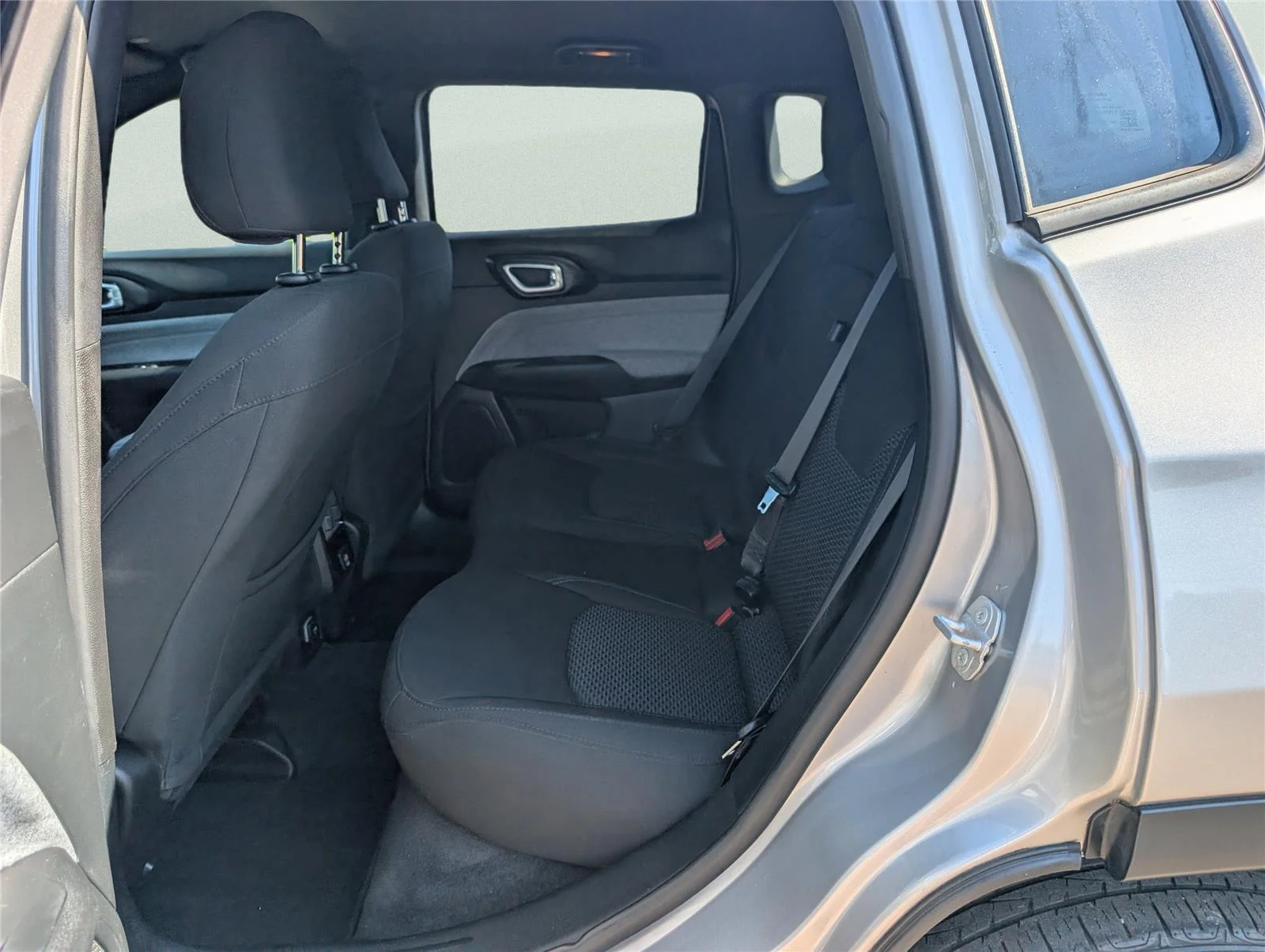 Used 2023 Billet Silver Metallic Clearcoat Jeep Sport image 30