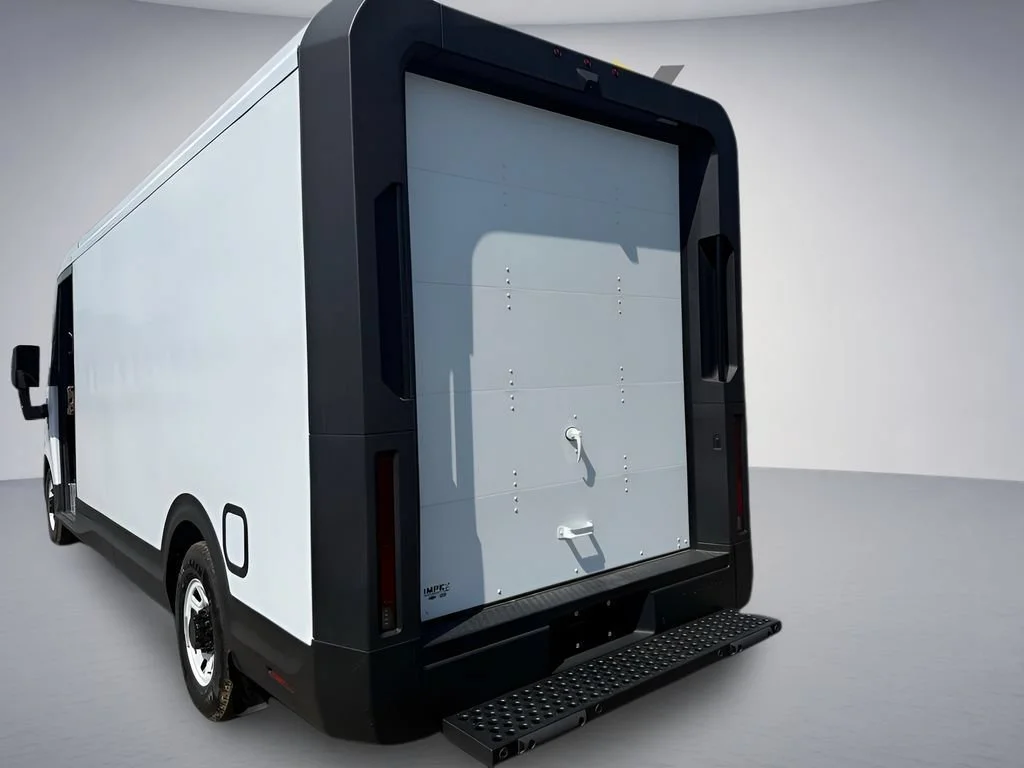 Used 2024 Oyster White BrightDrop EJY image 41