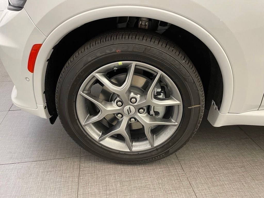 New 2026 White Knuckle Clear-Coat Exterior Paint Dodge GT HEMI V8 image 10