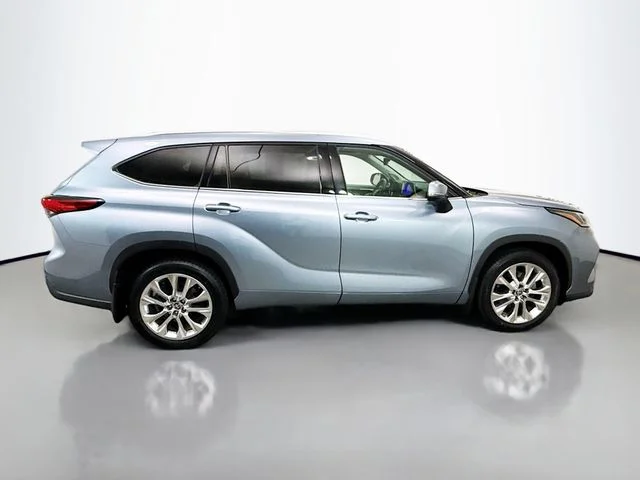 Used 2023  Toyota Limited image 8