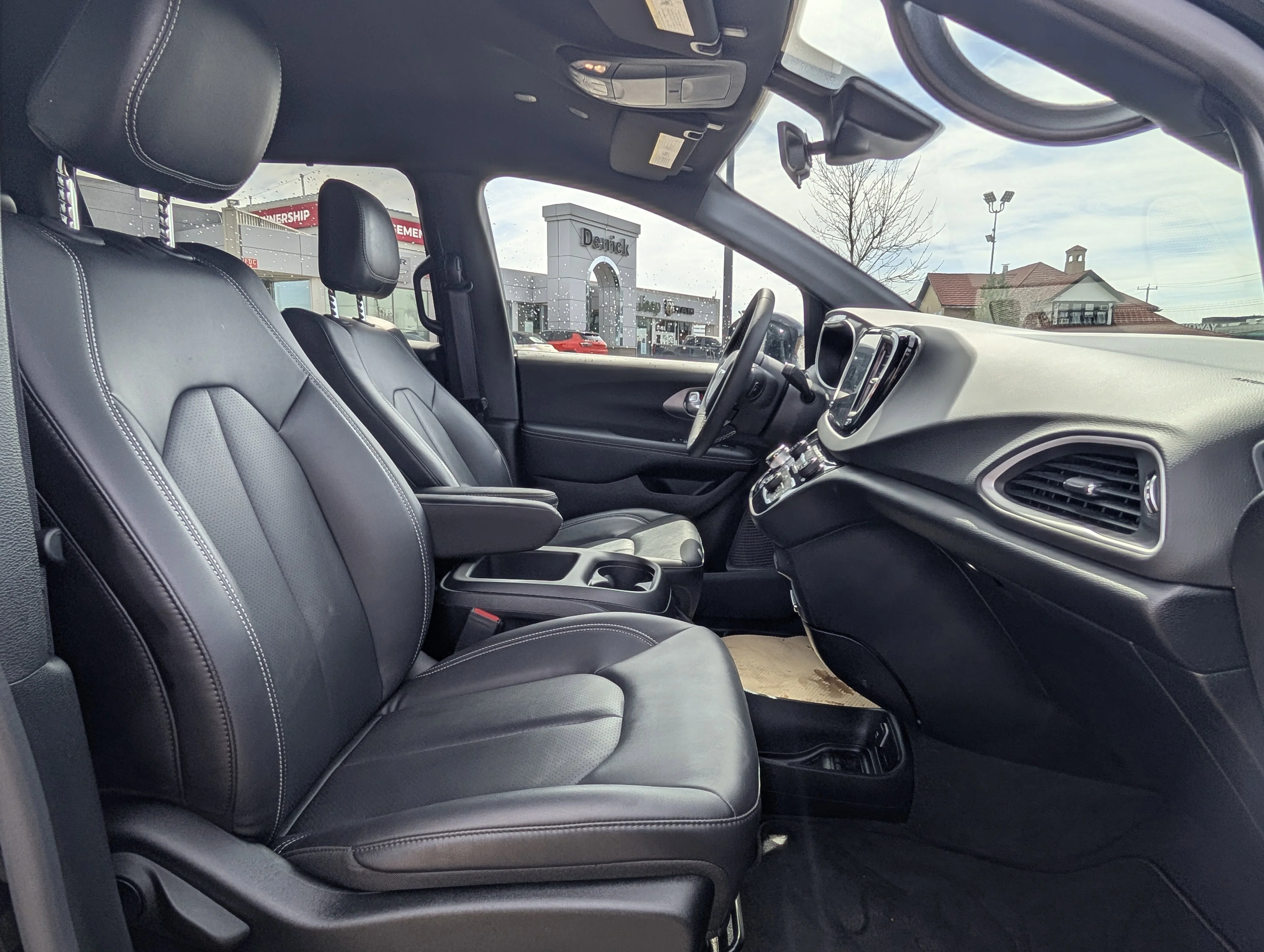 New 2026 Diamond Black Crystal Pearl Chrysler SXT image 22