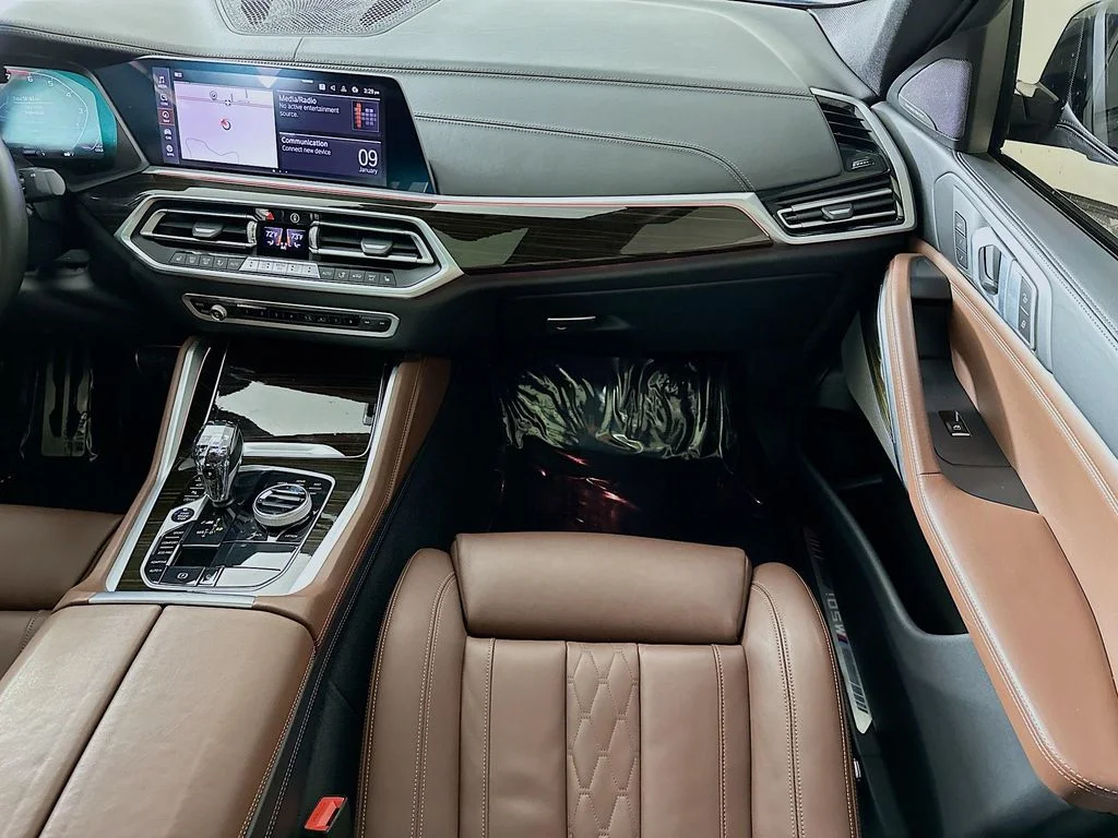 Used 2020 Arctic Gray Metallic BMW M50i image 28