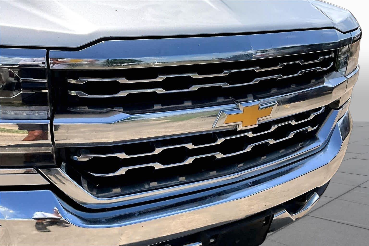 Used 2018 Silver Ice Metallic Chevrolet LTZ image 28