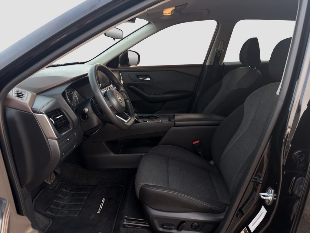 Used 2022 Black Nissan SV FWD image 9