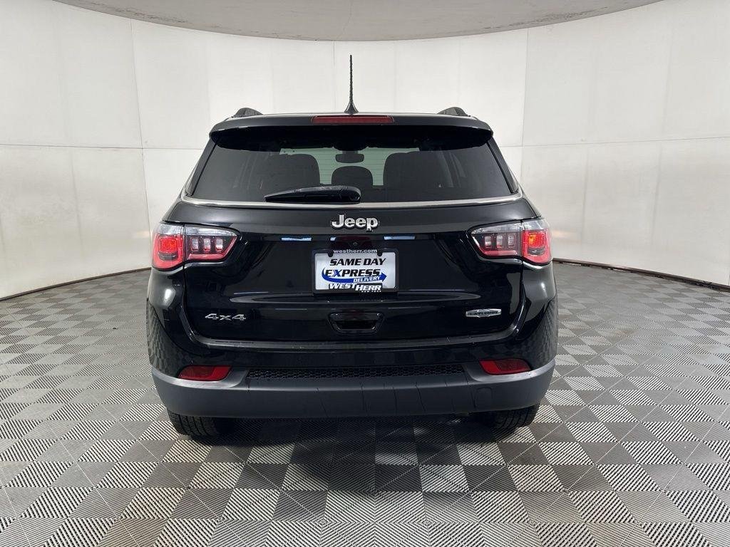 Used 2019  Jeep  image 10