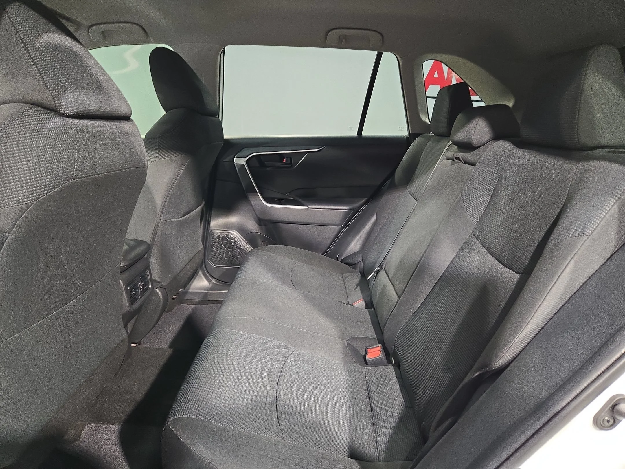 Used 2022 White Toyota LE image 35