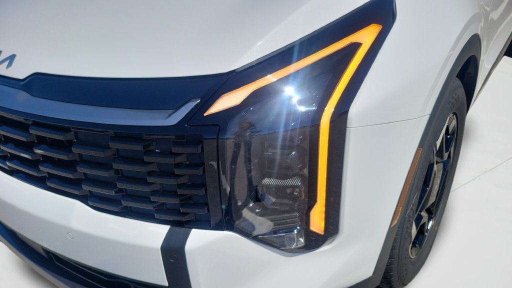 New 2027 Glacial White Pearl Kia EX image 25