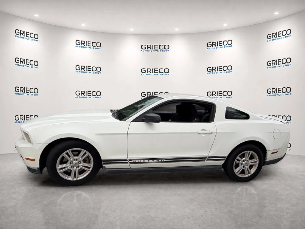Used 2011 White Ford V6 image 4