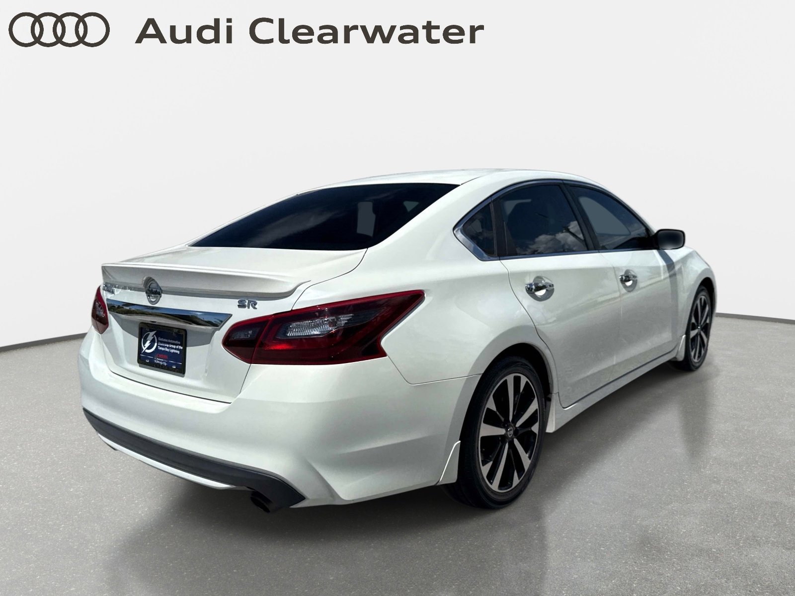 Used 2018 Pearl White Nissan 2.5 SR image 4