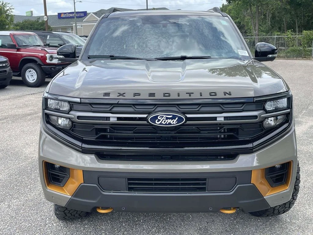 New 2027 Marsh Gray Ford Tremor® image 8