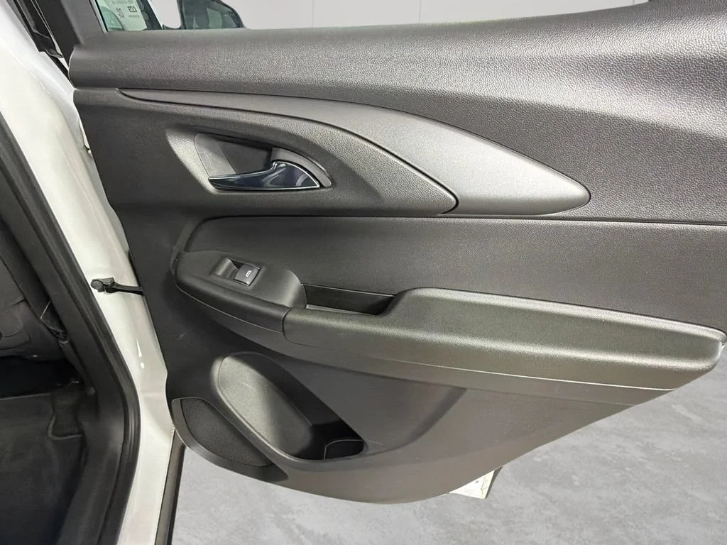 Used 2021 SUMMIT WHITE Chevrolet LT image 31