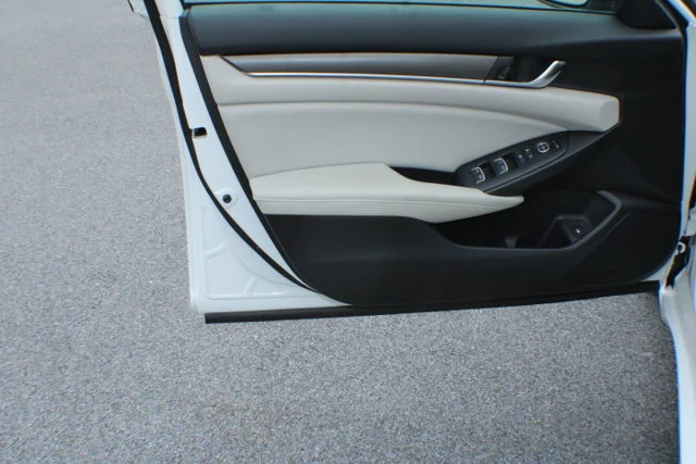 Used 2018 White Honda LX 1.5T image 6