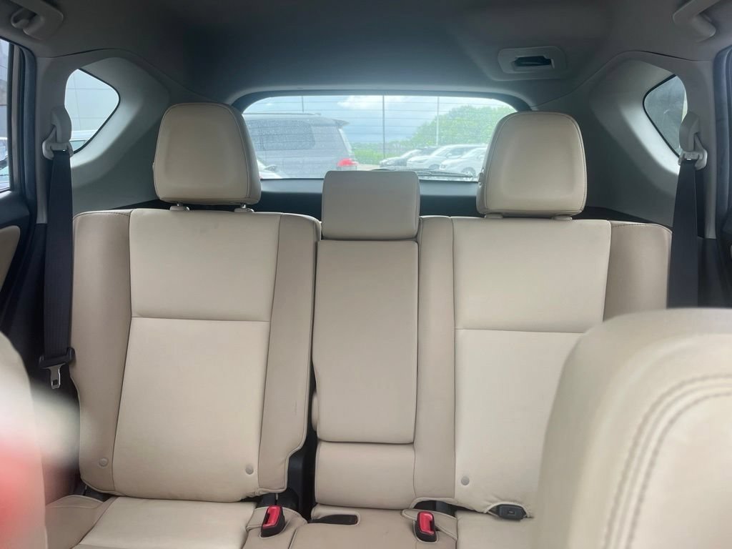 Used 2015 Pyrite Mica Toyota Limited image 18