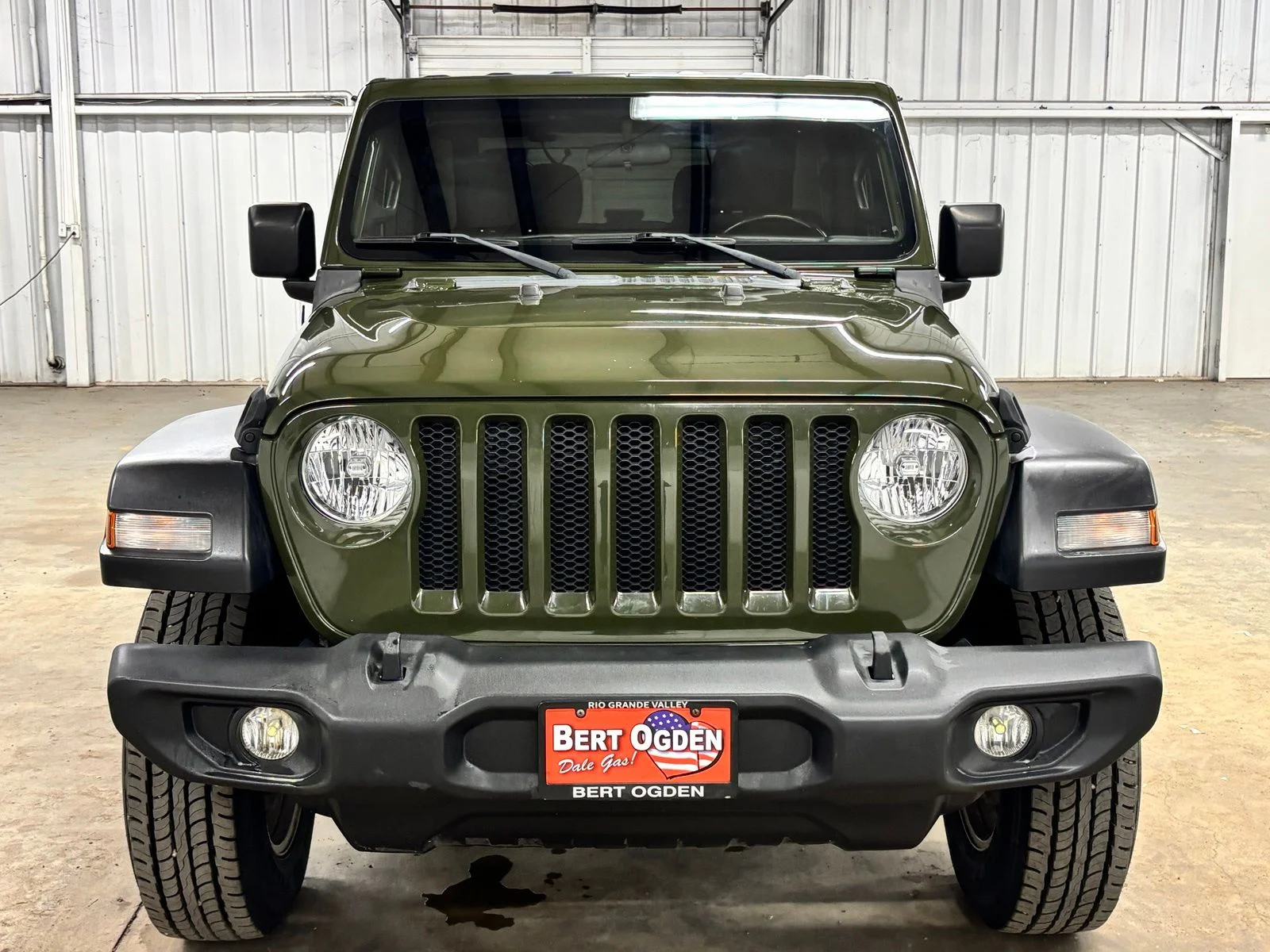 Used 2020 Green Jeep Sport S image 3