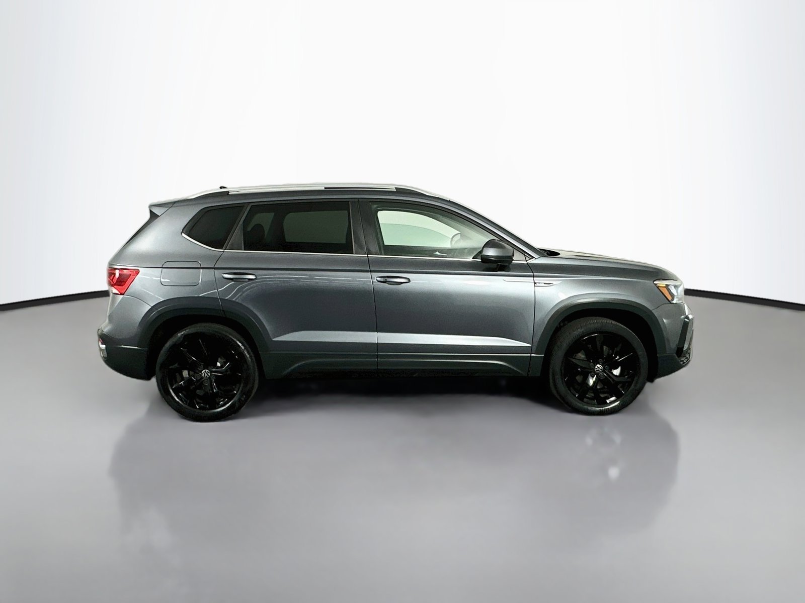 Used 2022 Platinum Gray Metallic Volkswagen 1.5T SE image 9