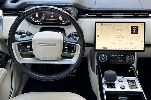 Used 2023 White Land Rover Autobiography image 13