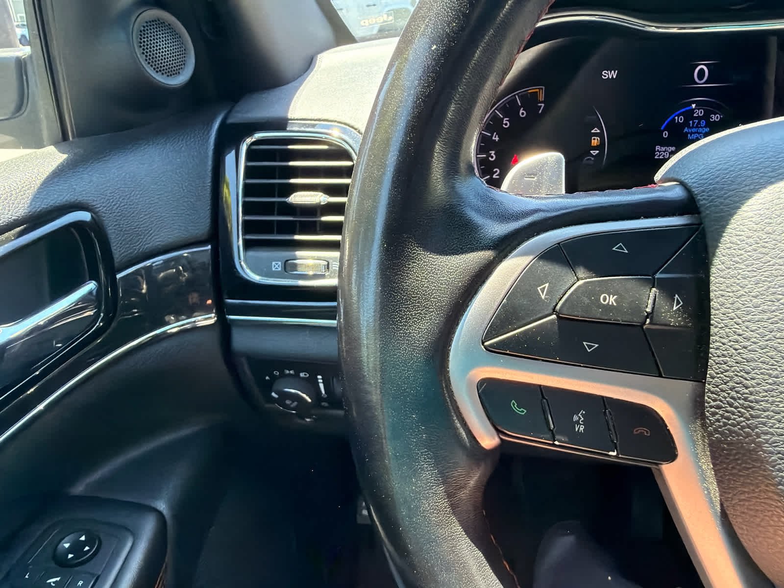 Used 2020 Granite Crystal Metallic Clearcoat Jeep Trailhawk image 30