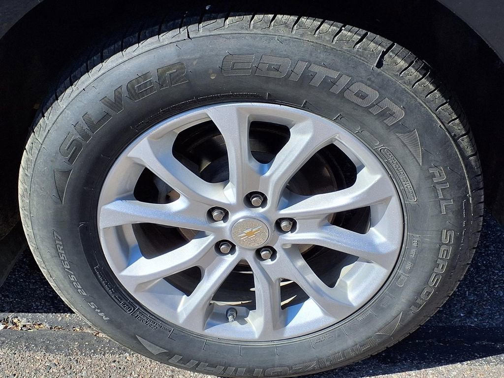 Used 2020 MIDNIGHT BLUE METALLIC Chevrolet LS image 9