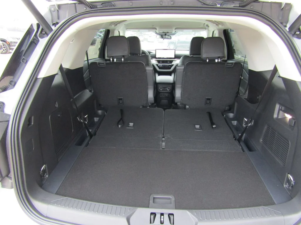New 2026 Space White Metallic Ford Active image 34