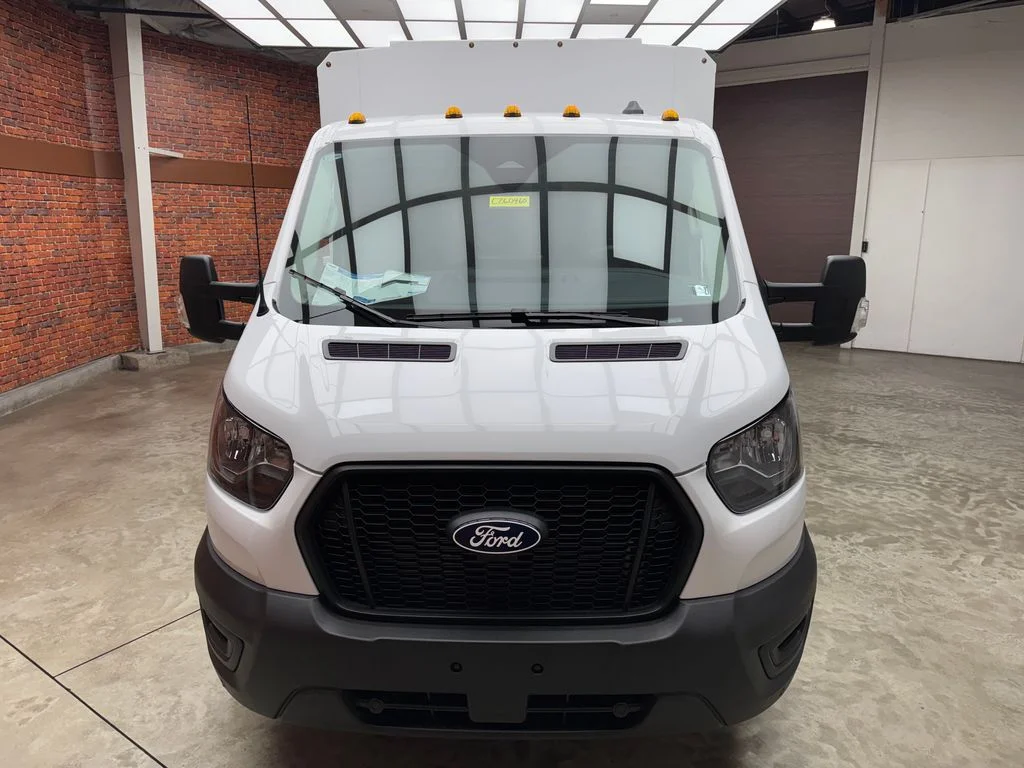 New 2026 Oxford White Ford Cutaway image 9