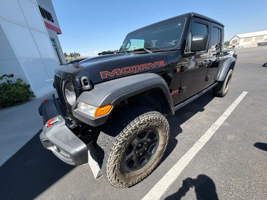 Used 2022 Black Clearcoat Jeep Mojave image 4