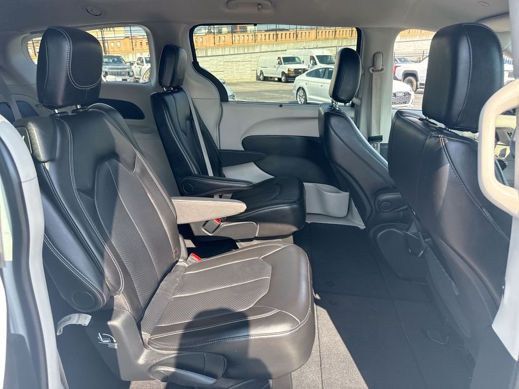 Used 2024 White Chrysler Touring L image 65