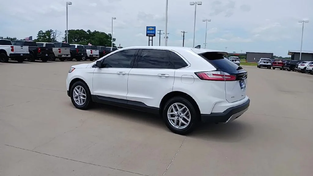 Used 2022 White Ford SEL image 6