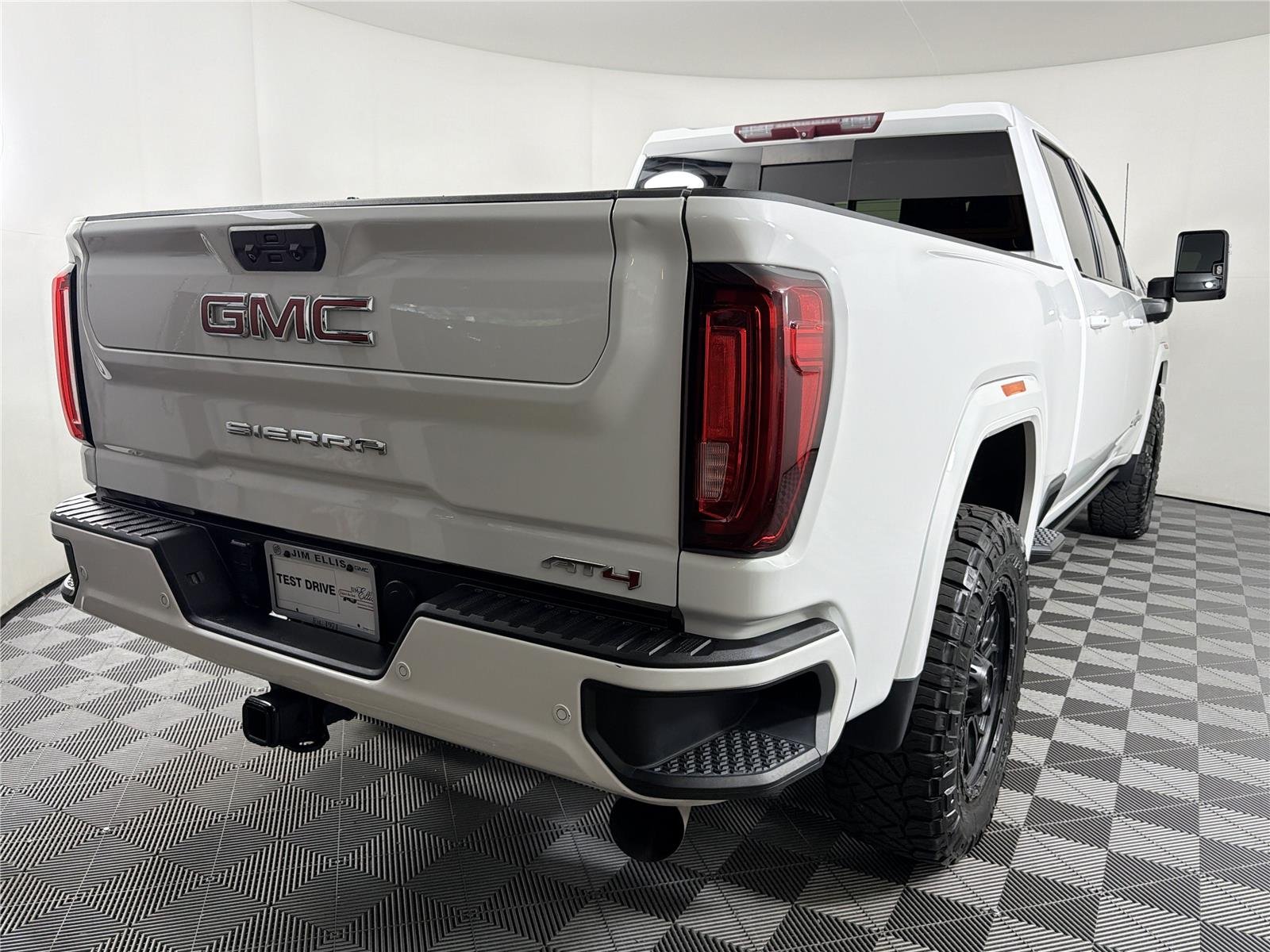 Used 2022 Summit White GMC AT4 image 6