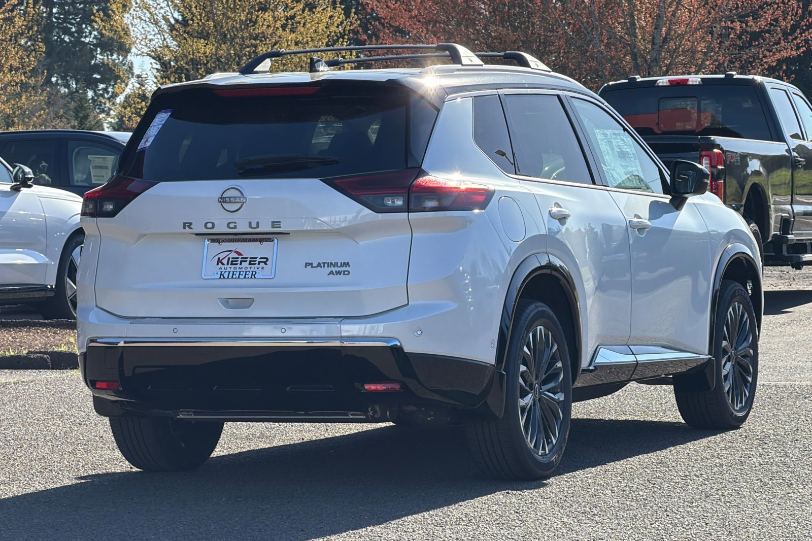 New 2026 Everest White Pearl/Super Black Nissan Platinum image 4